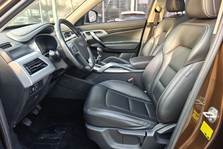 吉利汽车 博越 2016款 2.0L 手动智联型中控内饰19