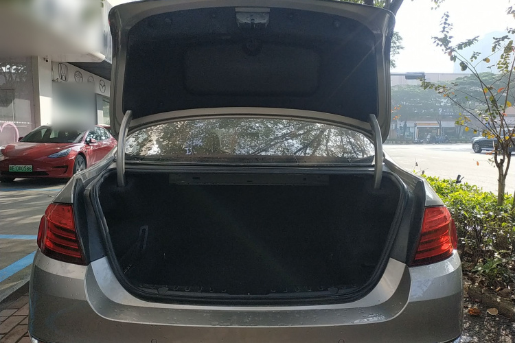 宝马5系 2014款 525Li 豪华设计套装机舱底盘23