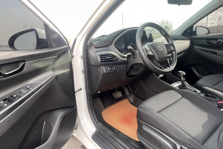 现代 悦动 2018款 1.6L 自动悦目版GL 国VI中控内饰7001