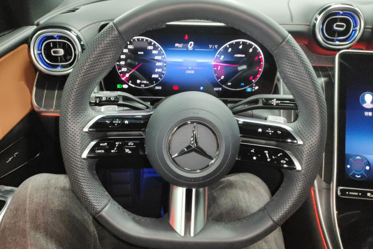 奔驰GLC 2024款  改款 GLC 260 L 4MATIC 豪华型 5座中控内饰13