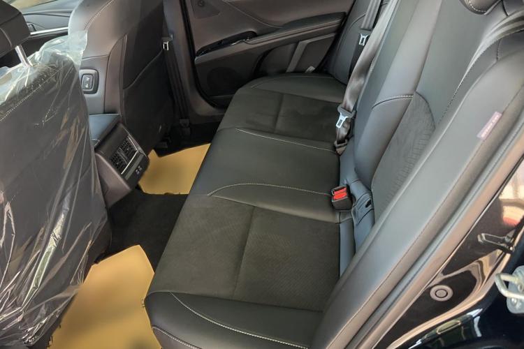 丰田 凯美瑞 2024款 2.0S 运动版中控内饰7001