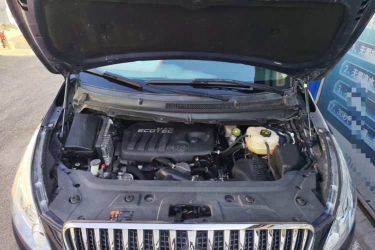 别克GL8 2015款 2.4L 豪华商务尊享版机舱底盘24