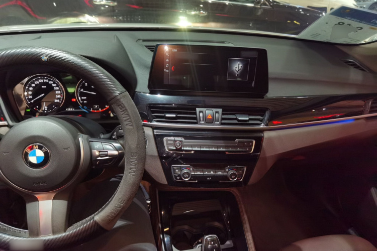 宝马X1 2020款 sDrive20Li 尊享型中控内饰12