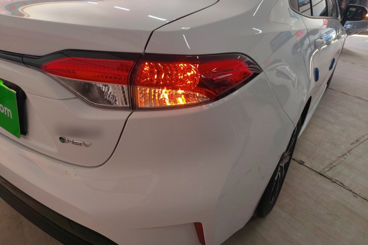 丰田 雷凌 2024款 智能电混双擎 1.8L 豪华版车身外观9