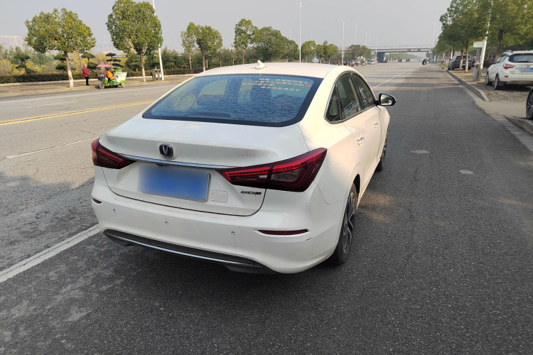 长安 逸动 2018款 1.6L GDI 自动领尚型车身外观6004