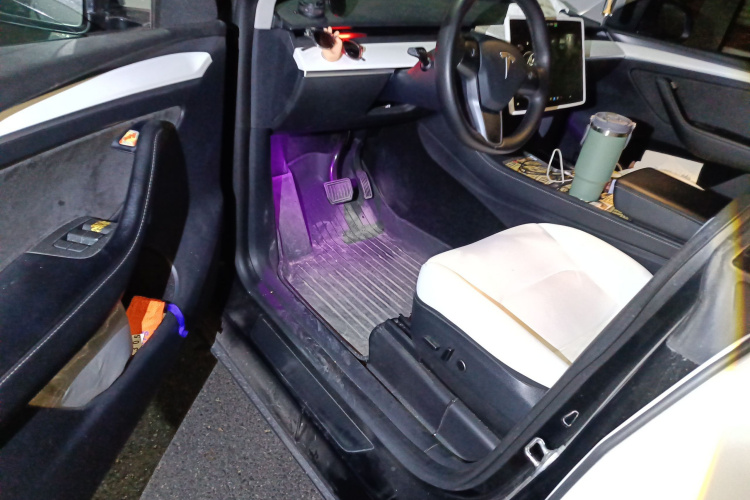 特斯拉 Model Y 2021款 标准续航后驱版中控内饰20