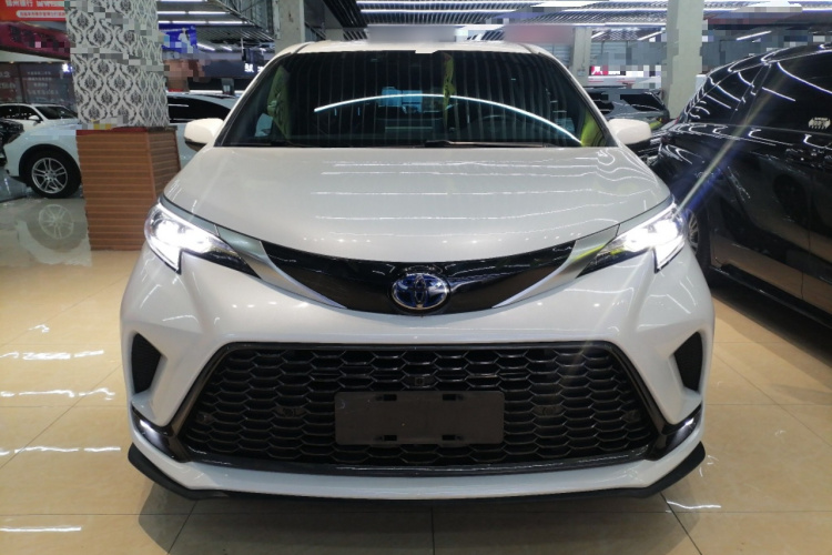 丰田 格瑞维亚 2022款 2.5L混动 旗舰版车身外观2