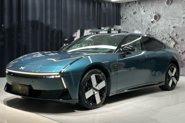 小鹏P7 2025款 702 长续航 Ultra车身外观1