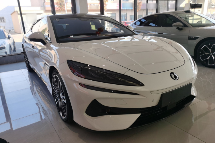 腾势Z9GT 2024款 1100四驱Ultra版车身外观3