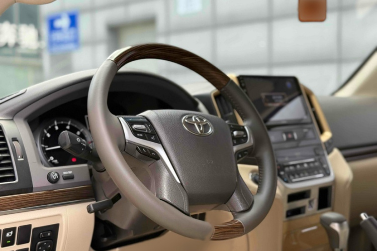 丰田 兰德酷路泽（平行进口）中控内饰7003