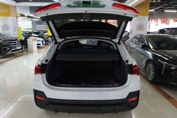 奥迪Q3 Sportback 2023款 40 TFSI 时尚型机舱底盘23