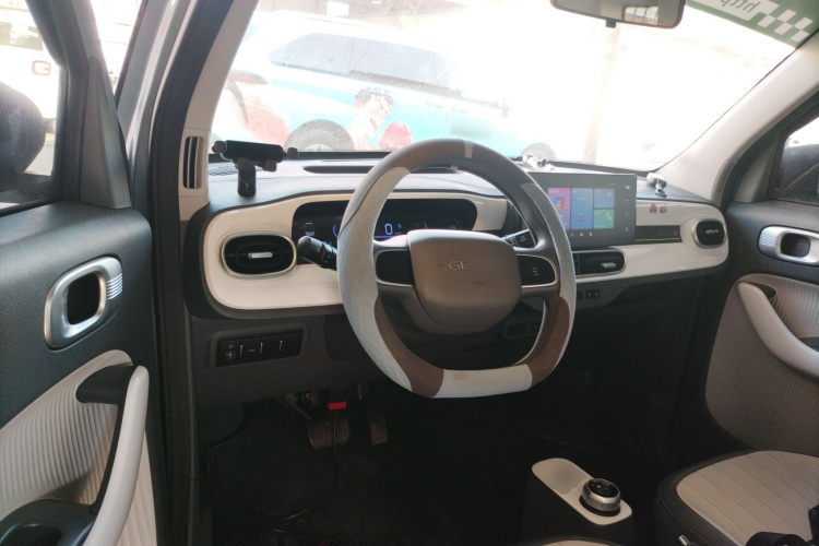 吉利银河 2025款 210km 熊猫卡丁中控内饰12