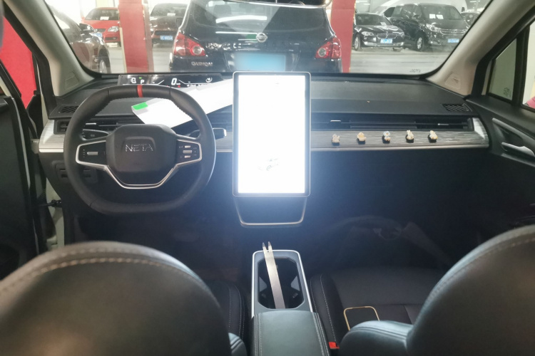 哪吒汽车 哪吒V 2022款 潮 400 Lite中控内饰12