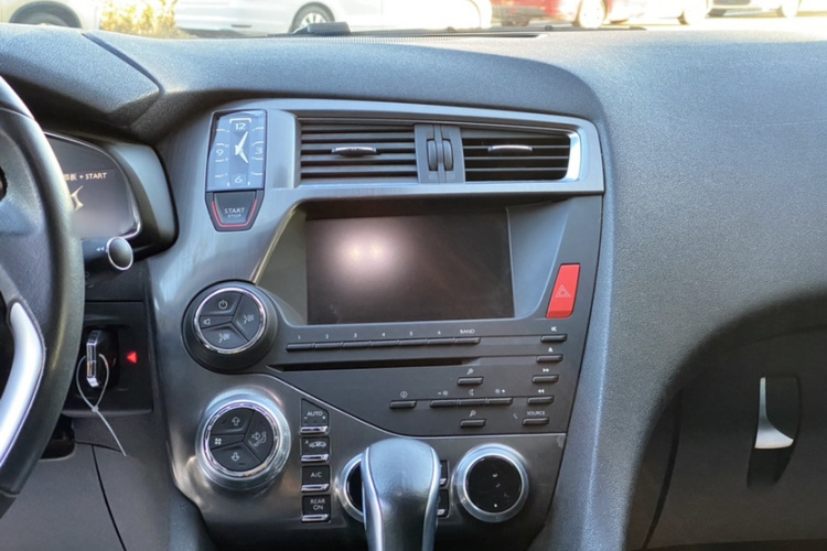 DS 5 2015款 1.6T 豪华版THP160局部细节16