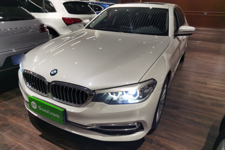宝马5系 2019款 530Li 领先型 豪华套装车身外观4