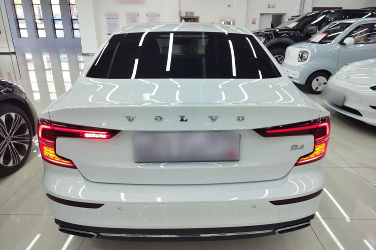 沃尔沃S60 2022款 B4 智逸豪华版车身外观6