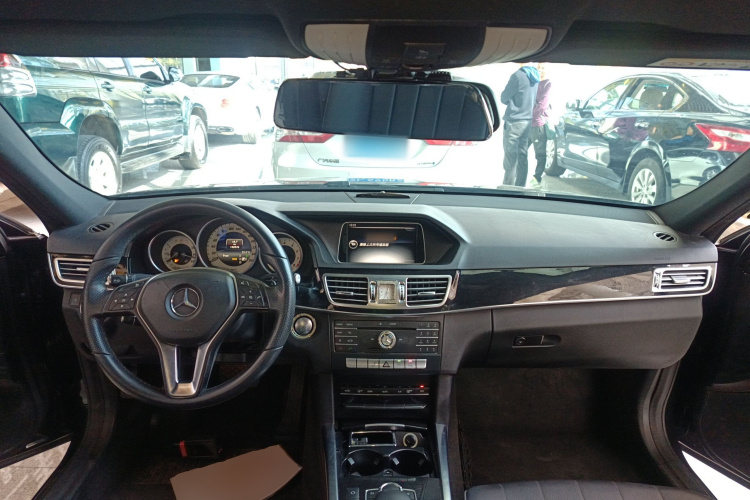奔驰E级 2015款 改款 E 260 L 运动型中控内饰12