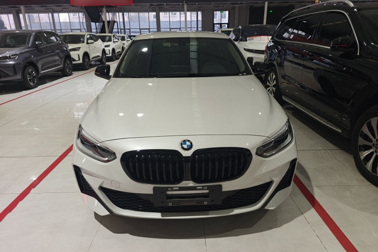 宝马1系 2023款 120i M运动版车身外观2