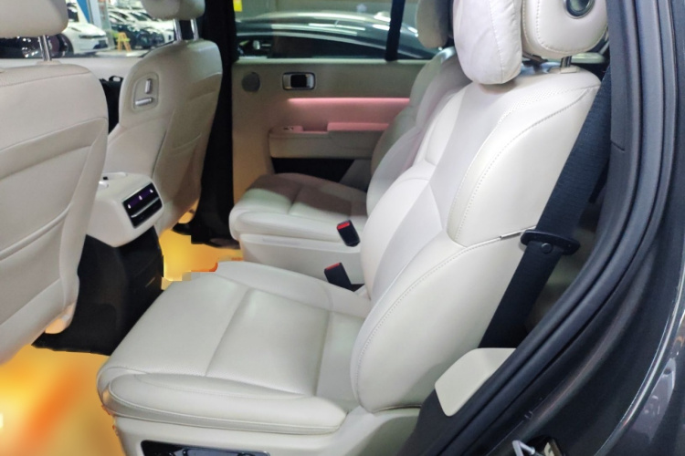 理想汽车 理想L8 2023款 Pro中控内饰7004