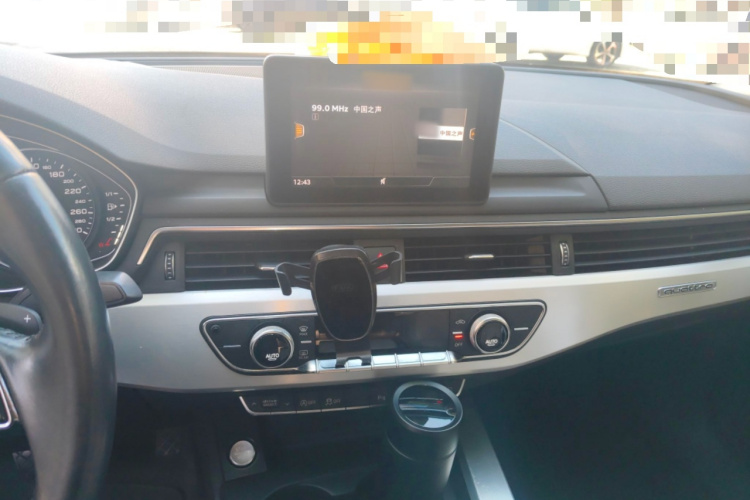 奥迪A4L 2018款 30周年年型 45 TFSI quattro 个性运动版局部细节16