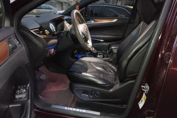 林肯MKC 2019款 2.0T 两驱尊雅版 国VI中控内饰19