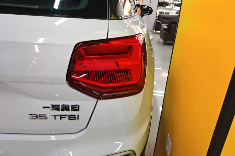 奥迪Q2L 2024款 35TFSI 时尚致雅型车身外观9