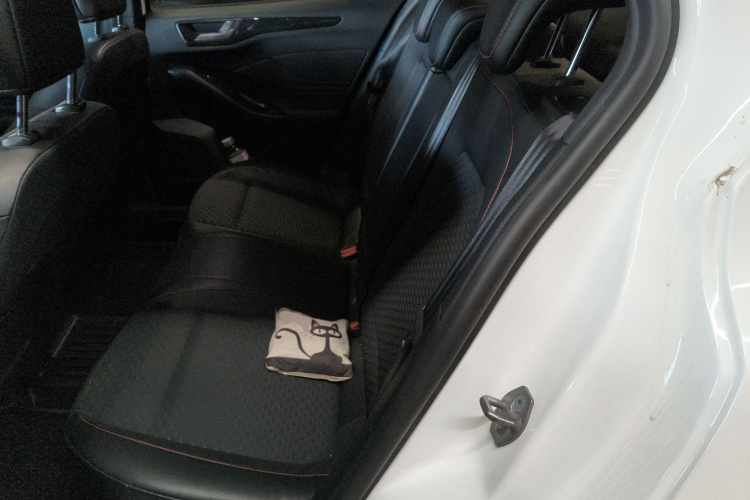 福特 福克斯 2019款 三厢 EcoBoost 180 自动ST Line中控内饰21