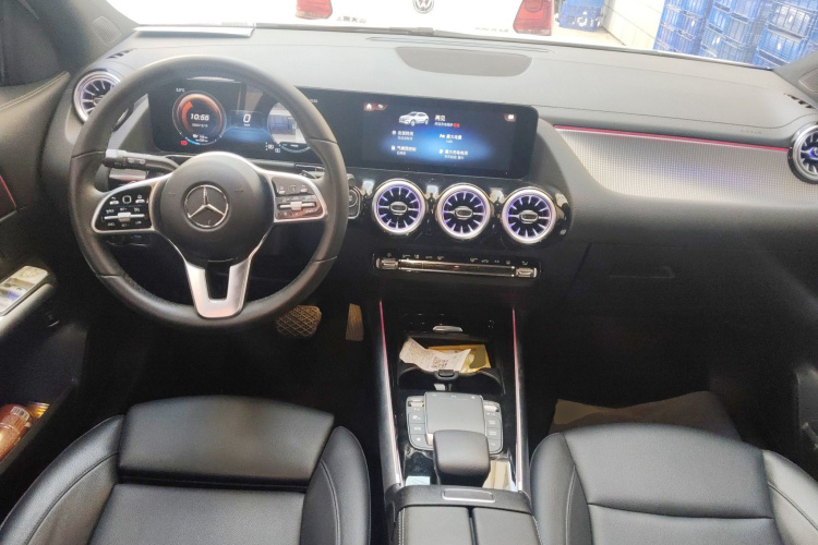 奔驰EQA 2022款 EQA 260中控内饰12