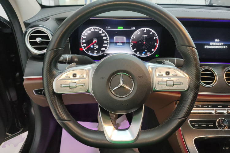 奔驰E级 2020款 E 260 L 运动型中控内饰13