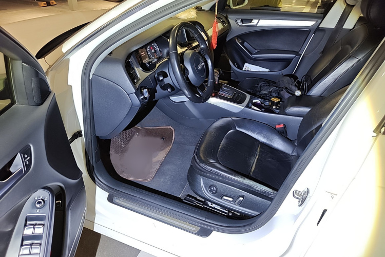 奥迪A4L 2015款 35 TFSI 自动标准型中控内饰7003