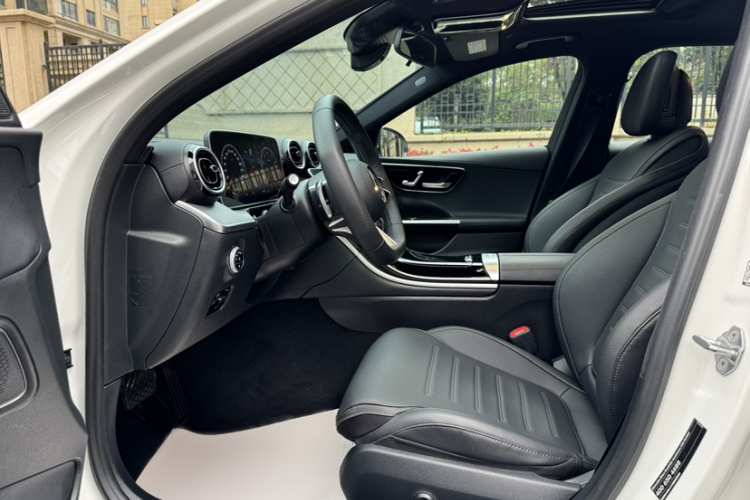 奔驰C级 2023款 C 200 L 运动版中控内饰7004