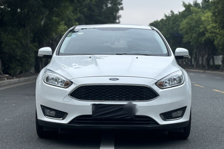 福特 福克斯 2017款 两厢 1.6L 自动风尚型智行版车身外观6008