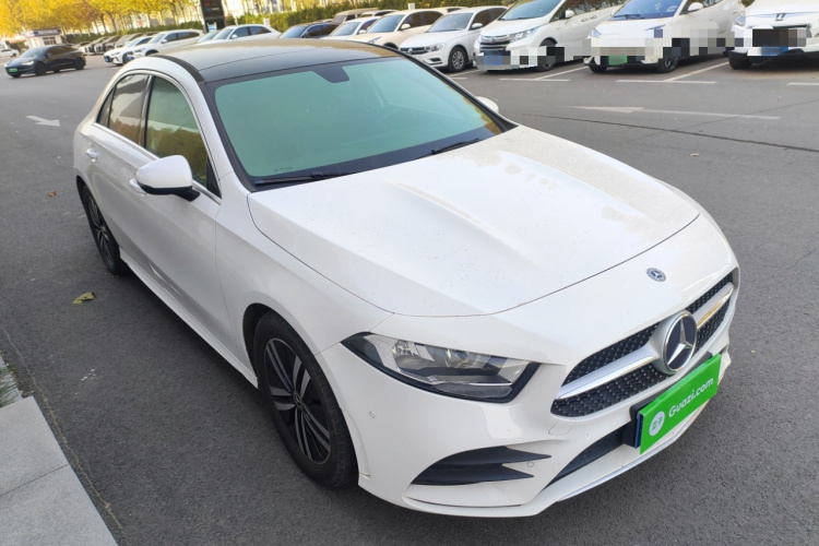 奔驰A级 2020款 A 180 L 运动轿车车身外观3