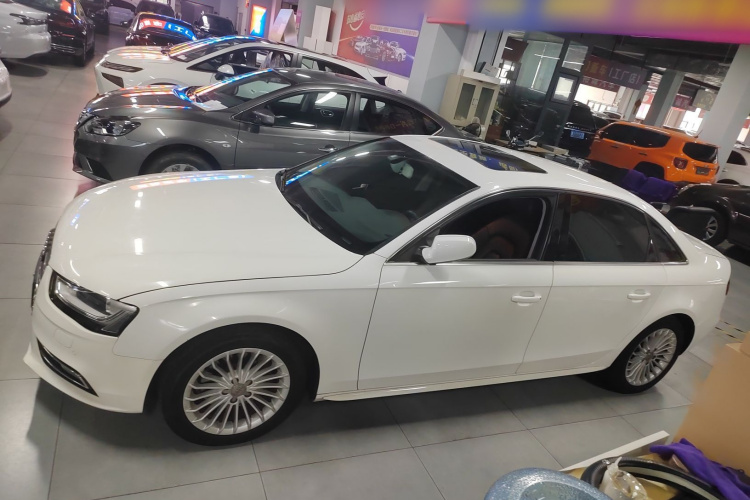 奥迪A4L 2015款 35 TFSI 自动舒适型车身外观4