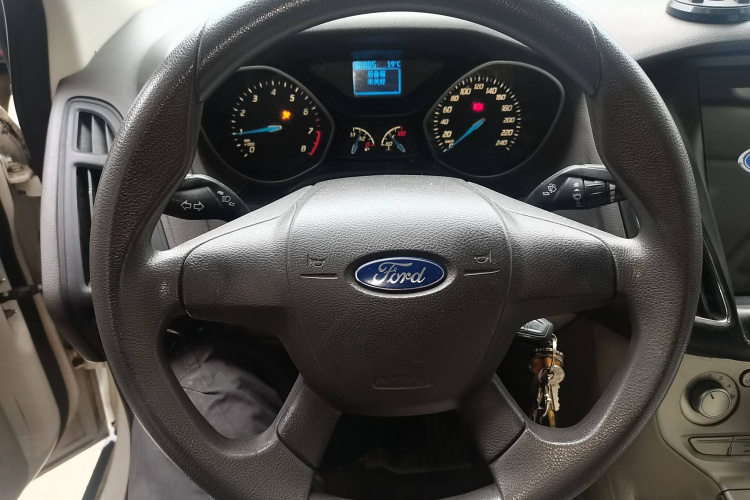 福特 福克斯 2012款 三厢 1.6L 自动舒适型局部细节13