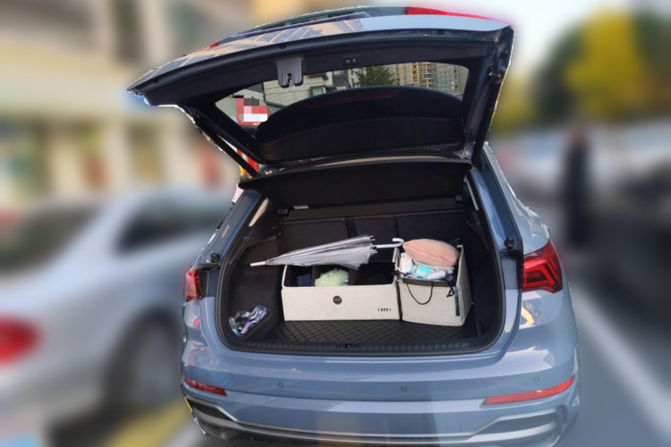 奥迪Q3 2022款 40 TFSI RS套件燃速型中控内饰23