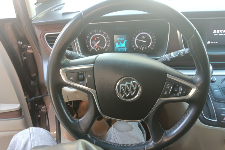 别克GL8 2018款 28T 豪华型 国VI中控内饰13