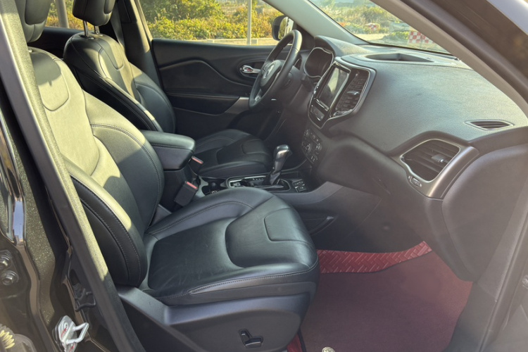 Jeep 自由光 2019款 2.0T 两驱智享版 国V局部细节41