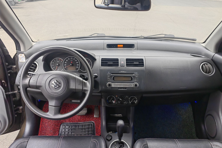 铃木 雨燕 2013款 1.5L 自动20周年限量版中控内饰7006