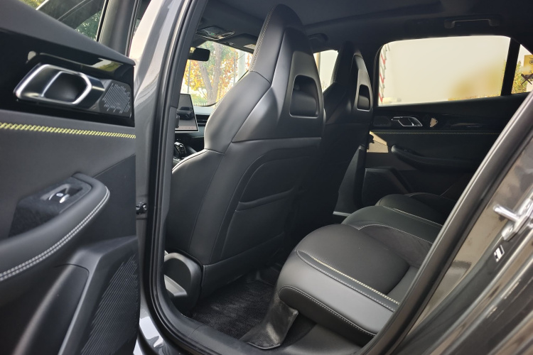 领克03 2025款 2.0TD DCT冠军版Pro中控内饰7004