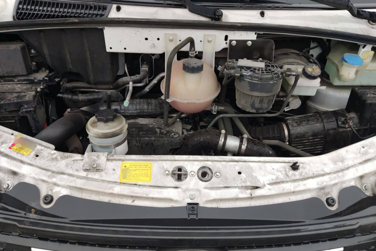 上汽大通MAXUS 新途V80 2023款 2.0T AMT经典傲运通短轴中顶5/6座局部细节24