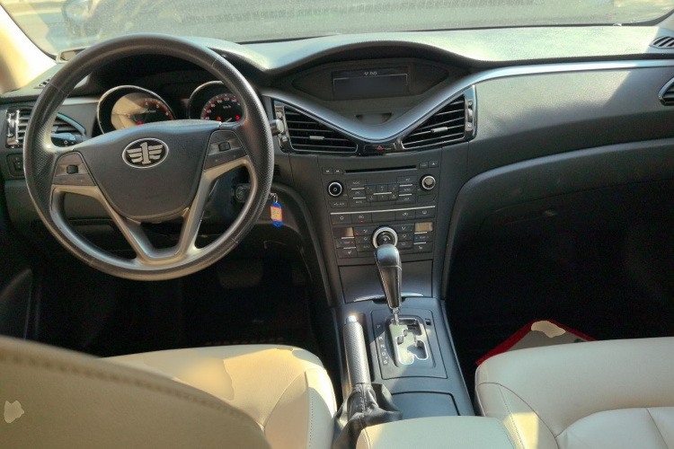 奔腾B70 2014款 2.0L 自动豪华型中控内饰12