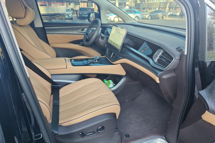 腾势D9 2024款 DM-i 1050 尊享型中控内饰7004