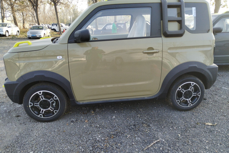 吉利银河 2025款 210km 熊猫骑士车身外观4