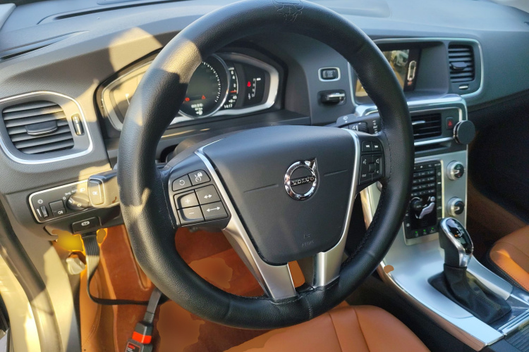 沃尔沃S60 2019款 S60L 改款 T5 智驭菁英版中控内饰13