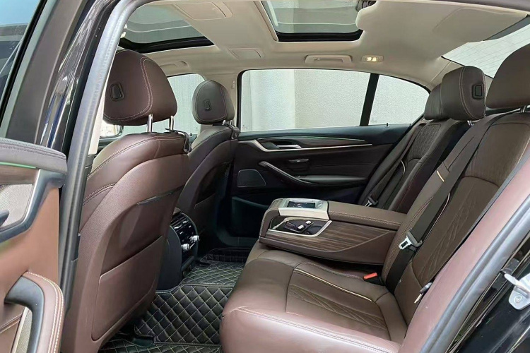 宝马5系 2019款 改款 530Li 尊享型 豪华套装中控内饰7003