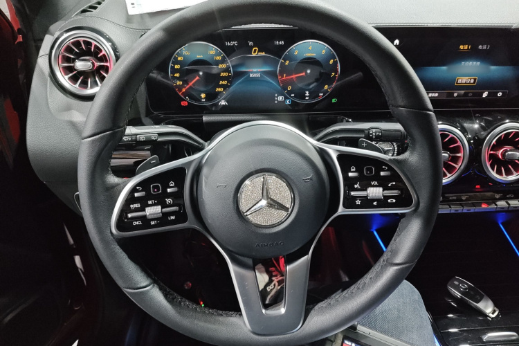 奔驰GLA 2022款 改款 GLA 200中控内饰13