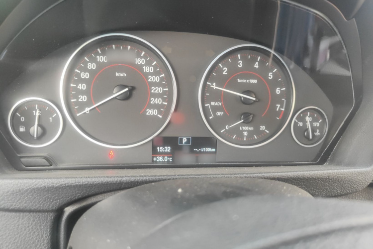 宝马3系 2017款 320i M运动型局部细节14