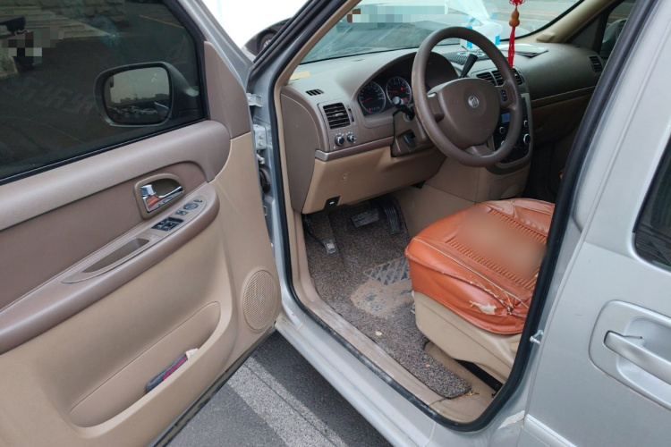 别克GL8 2014款 2.4L 经典版中控内饰20