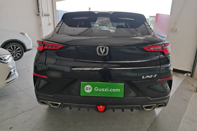 长安UNI-T 2020款 1.5T 尊贵型车身外观6